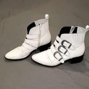 White booties size 8 with western flare